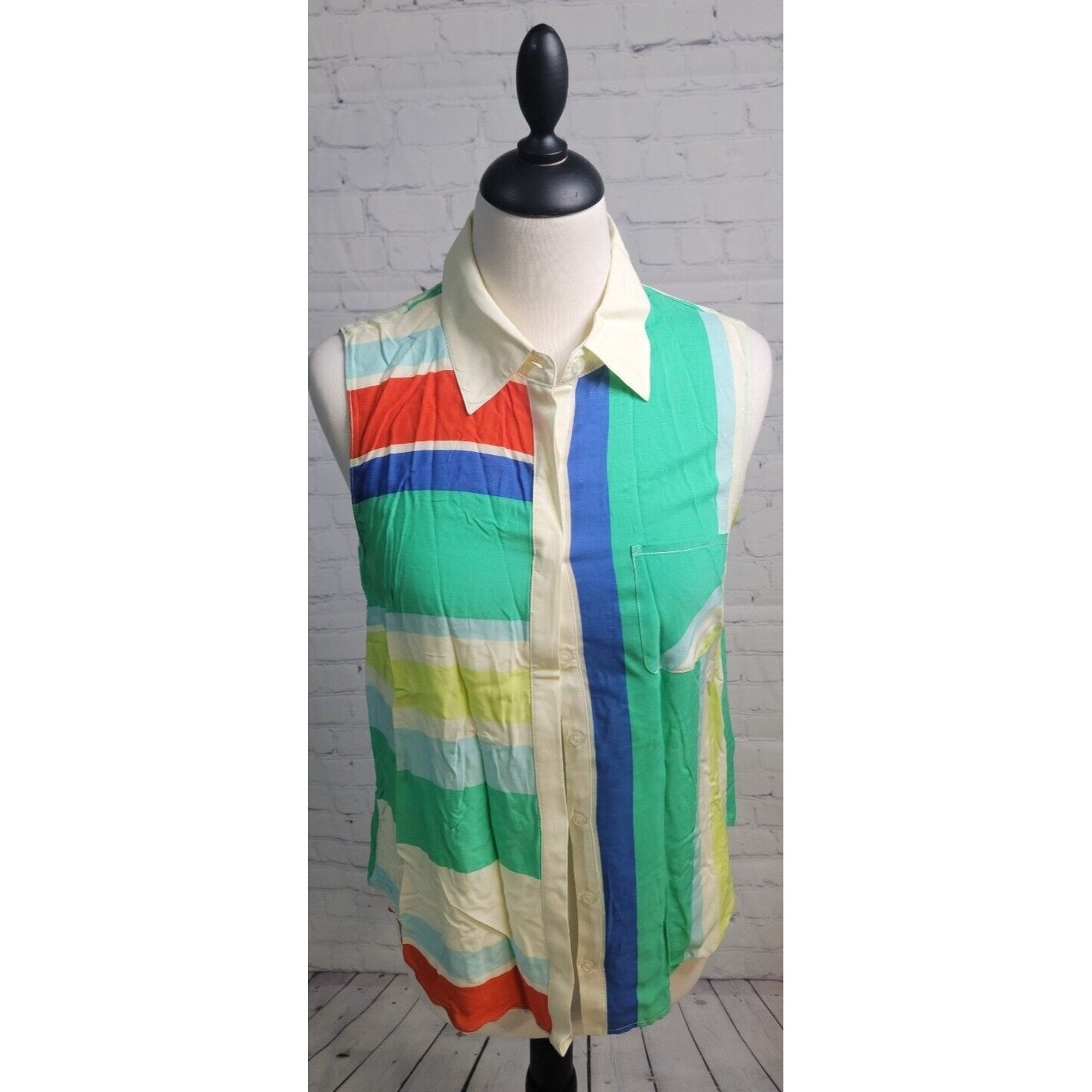 Cremieux Sleeveless Button Down Blouse Strip Size Med 100% Viscose Collar Preppy